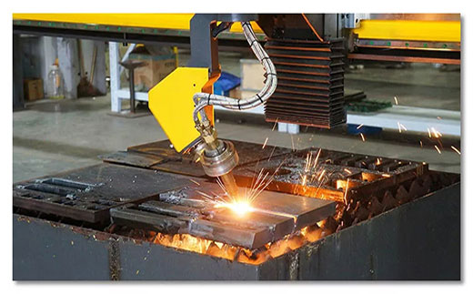 币游国际10米超长跨距无限回转数控坡口切割机调试